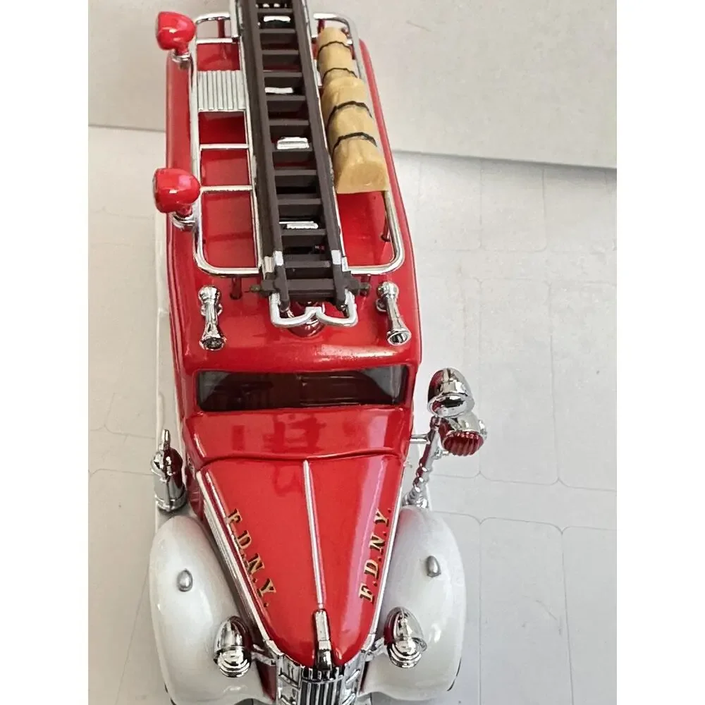 A19 Matchbox Models of Yesteryear Fire Engine Series 1937 GMC Rescue Squad New